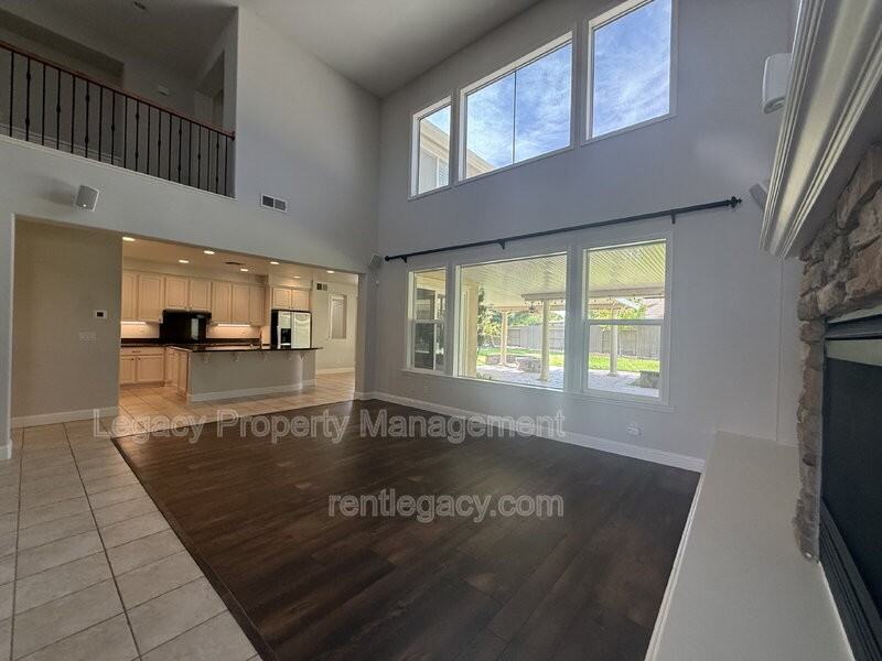 8843 Latigo Ct - Photo 4 of 39