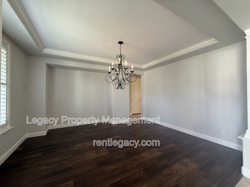 8843 Latigo Ct - Photo 5 of 39