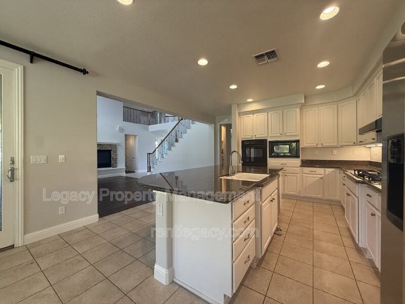 8843 Latigo Ct - Photo 7 of 39