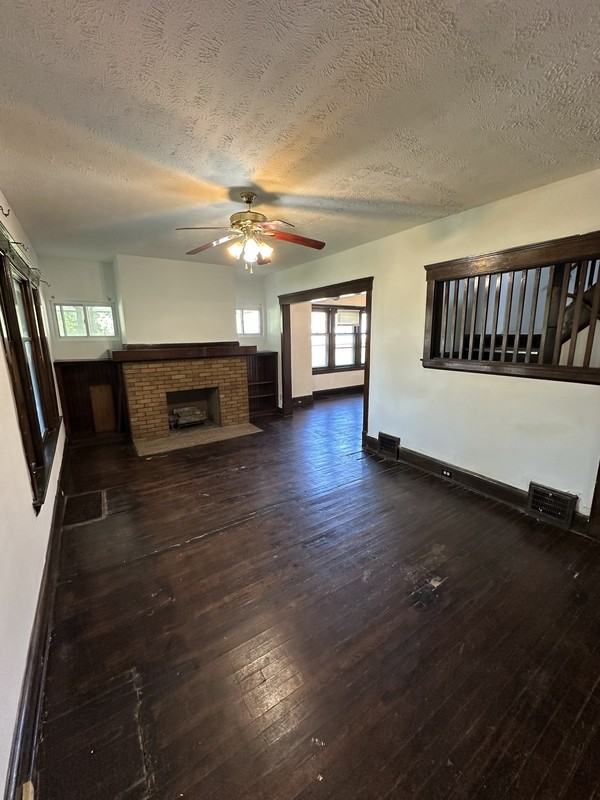 1071 Lakeview Rd - Photo 2 of 10