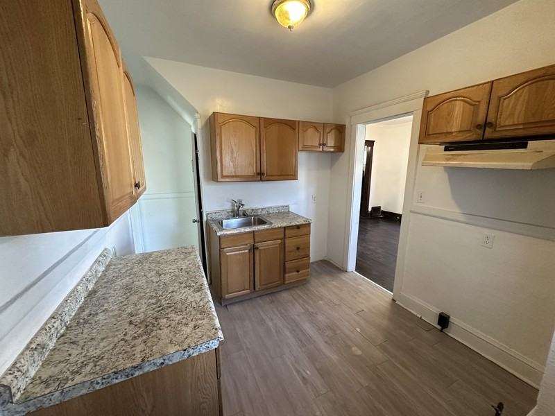 1071 Lakeview Rd - Photo 4 of 10