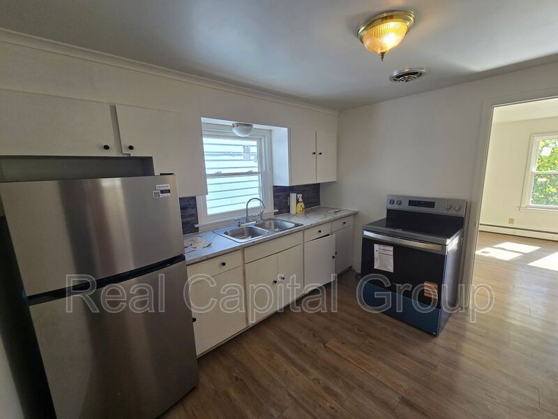 180 Euclid Ave #2 - Photo 3 of 9