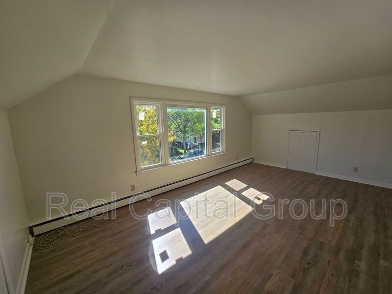 180 Euclid Ave #2 - Photo 5 of 9