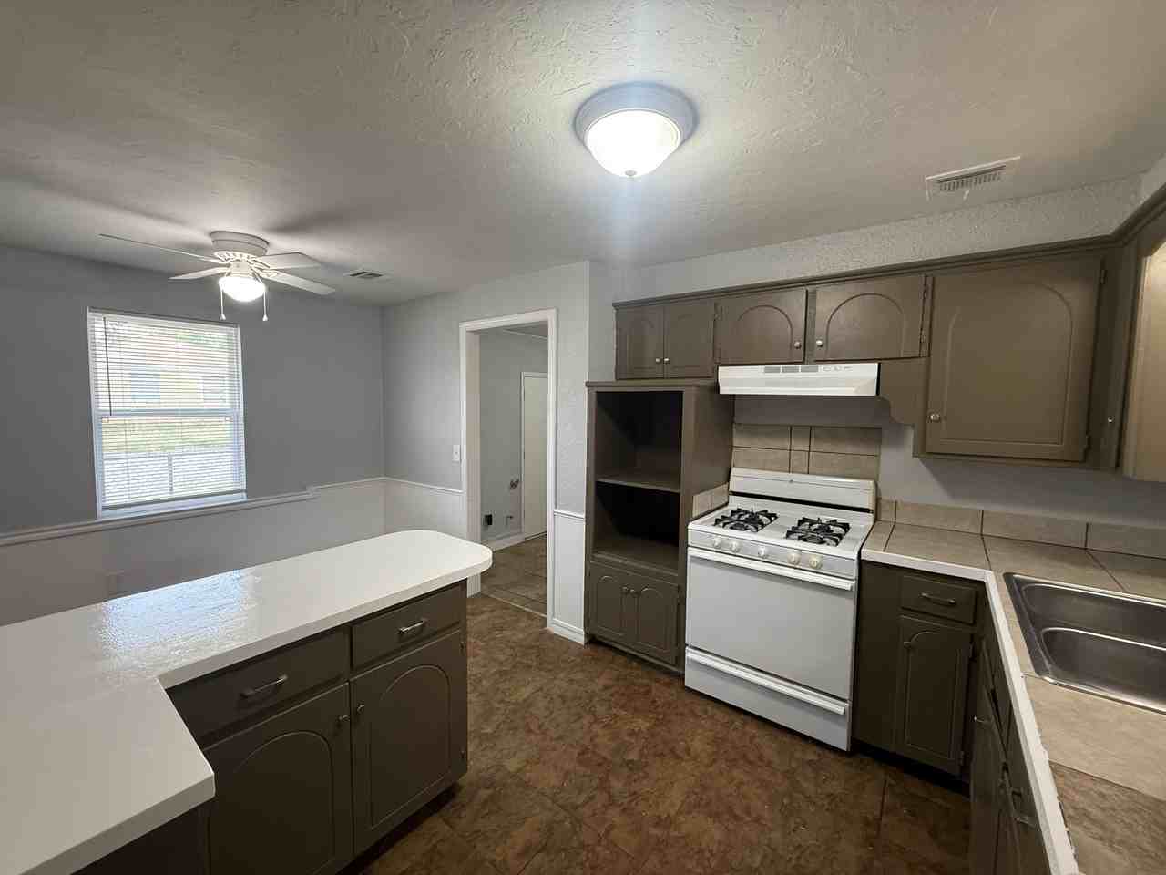 344 Nw 89th St - Photo 4 of 19