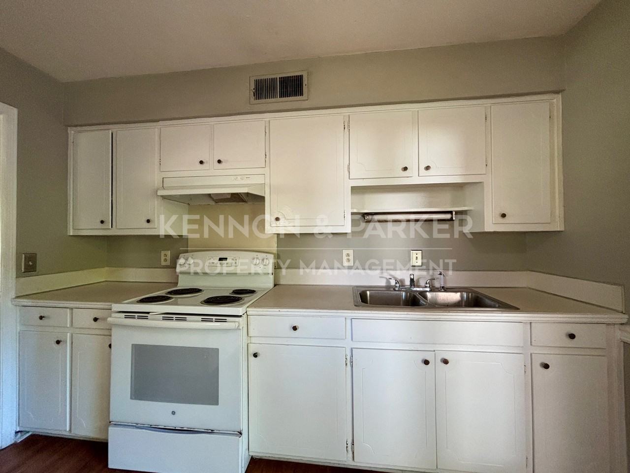 3676 Weems Rd - Photo 4 of 15
