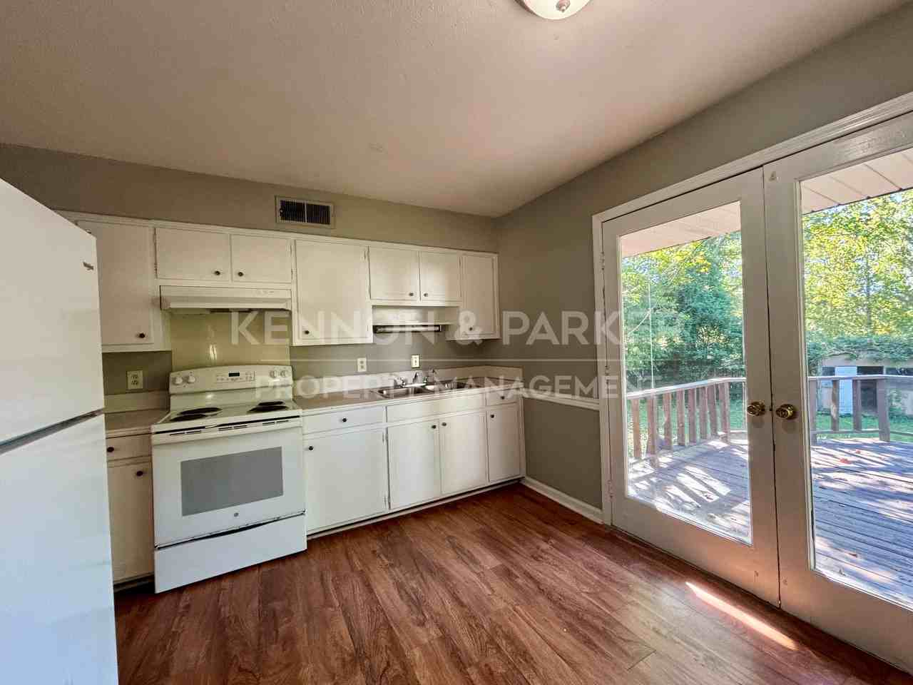 3676 Weems Rd - Photo 5 of 15