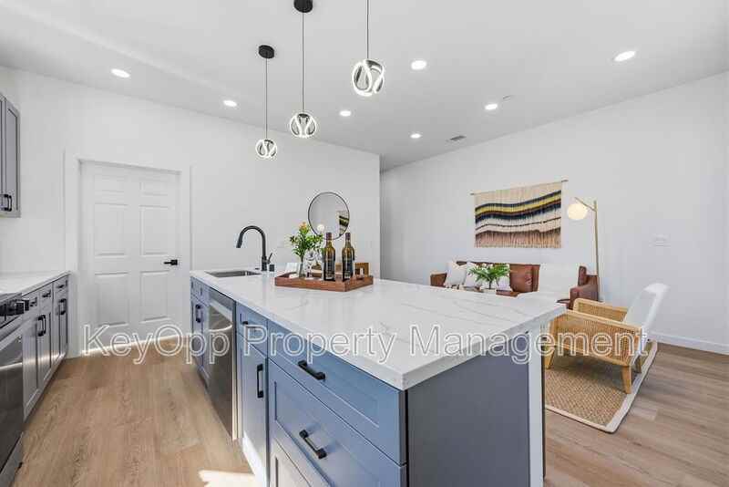 2730 23rd St #D - Photo 5 of 24