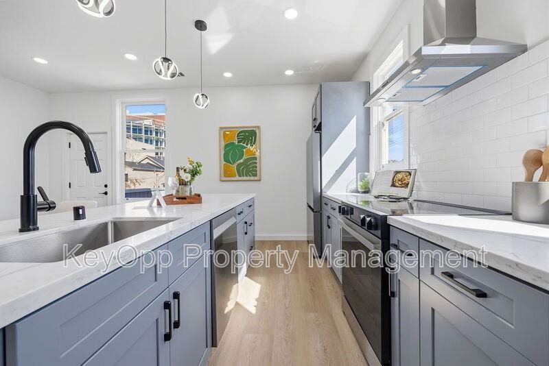 2730 23rd St #D - Photo 7 of 24