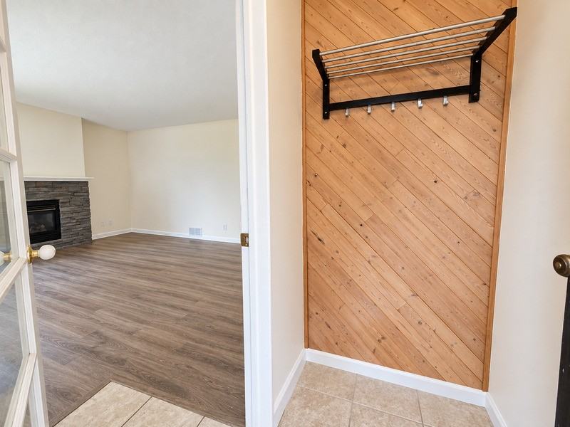 8334 79 Ave Nw - Photo 2 of 18