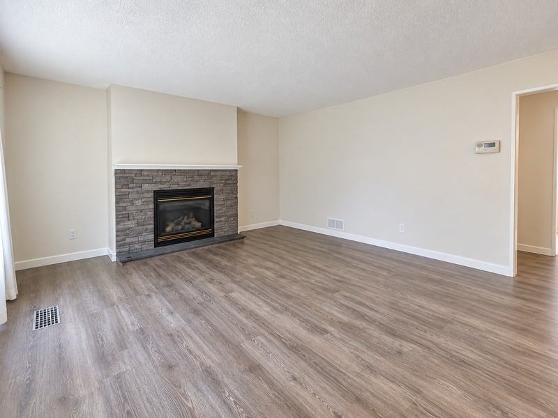 8334 79 Ave Nw - Photo 3 of 18