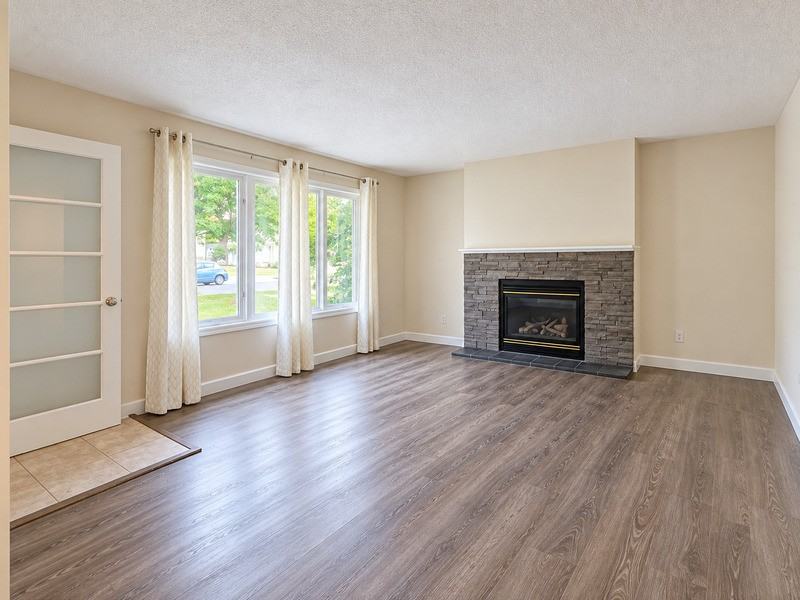 8334 79 Ave Nw - Photo 4 of 18
