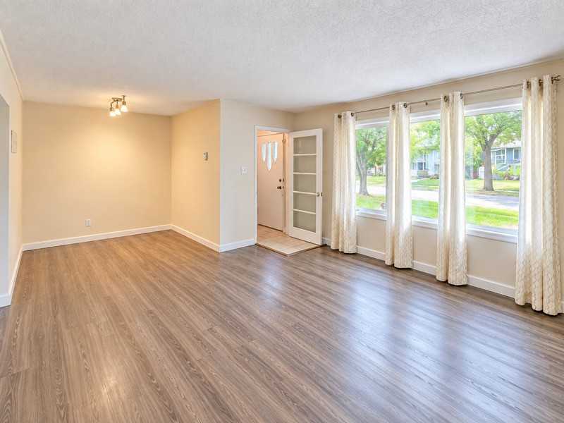 8334 79 Ave Nw - Photo 5 of 18