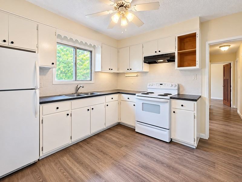 8334 79 Ave Nw - Photo 7 of 18