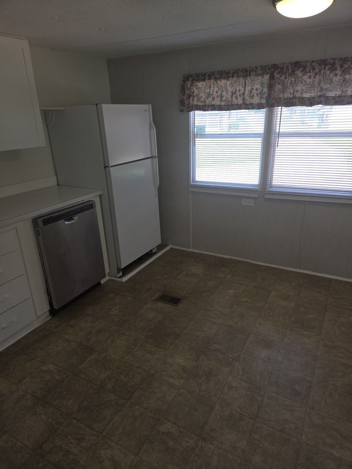38670 White Dr #38670 - Photo 4 of 14