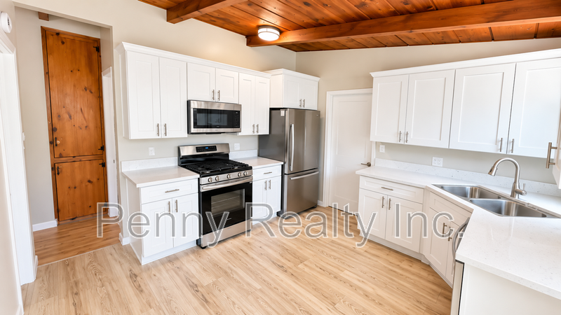 4064 Ingraham St - Photo 5 of 13