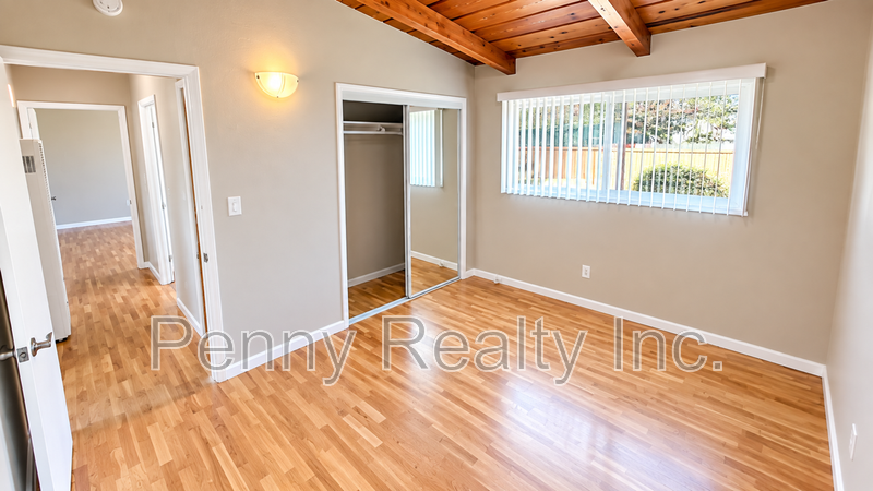 4064 Ingraham St - Photo 6 of 13