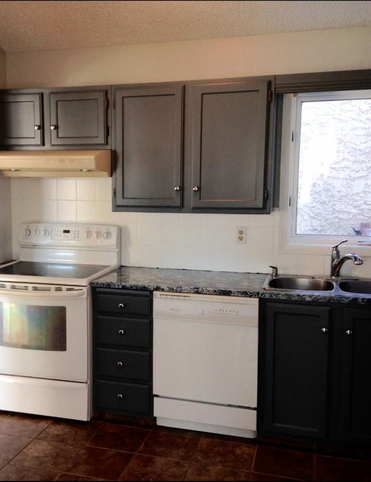 1664 47 St Sw - Photo 2 of 11