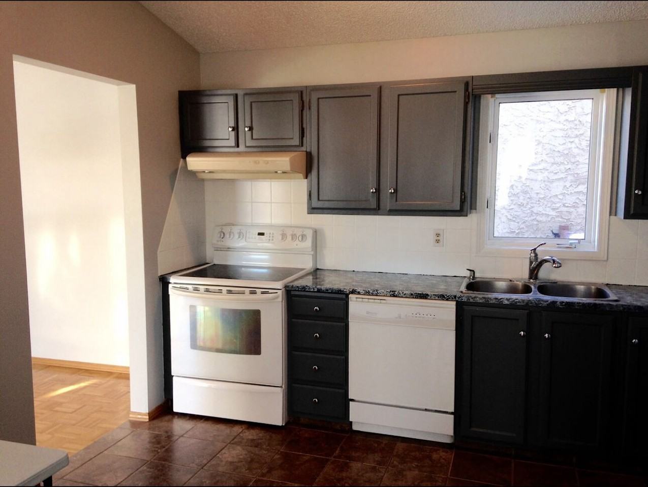 1664 47 St Sw - Photo 3 of 11