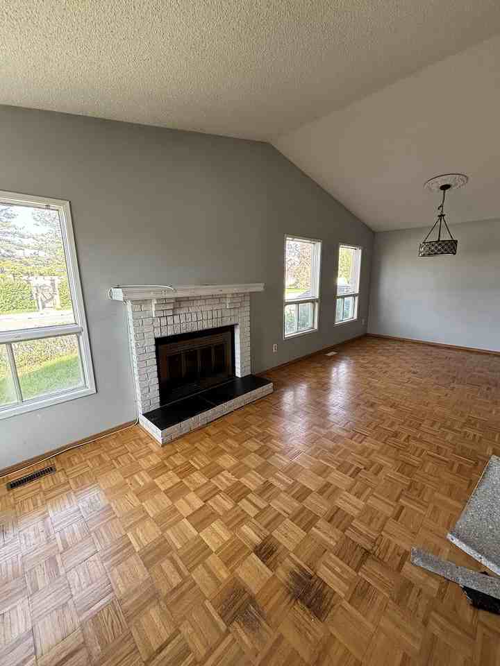 1664 47 St Sw - Photo 4 of 11
