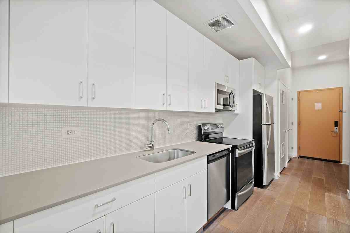 2818 Steinway St #219 - Photo 5 of 7