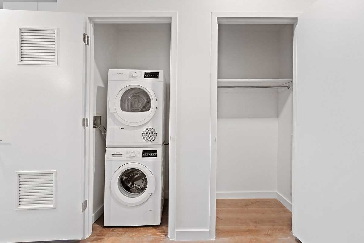 2818 Steinway St #219 - Photo 7 of 7