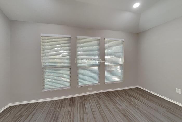 11409 Ryan Ct - Photo 4 of 20