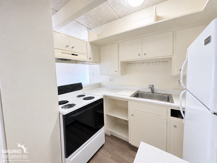 910 E Marlette Ave #20 - Photo 3 of 9