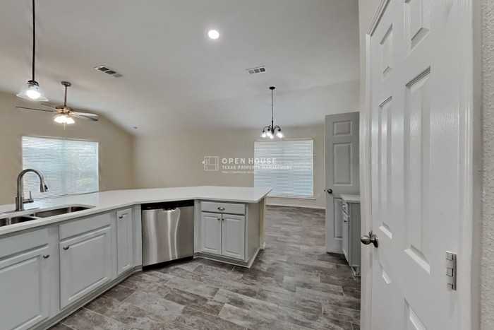 5825 Imes Ln - Photo 7 of 21