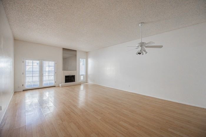 2606 E Windsor Ave - Photo 4 of 27
