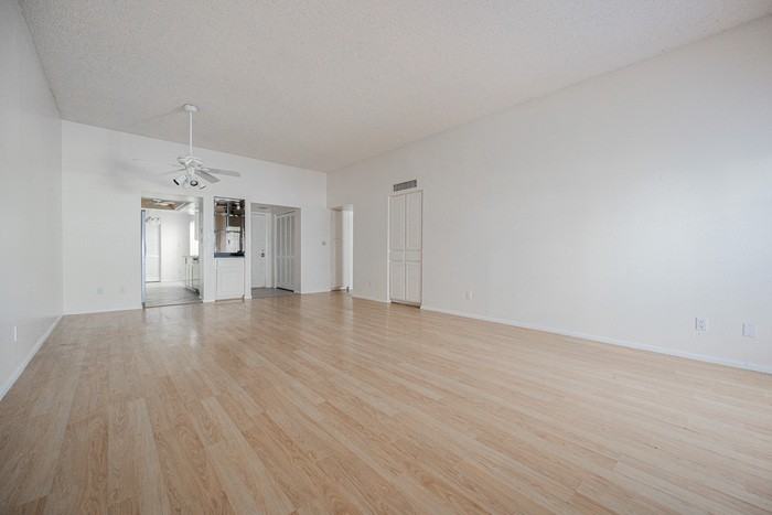 2606 E Windsor Ave - Photo 6 of 27