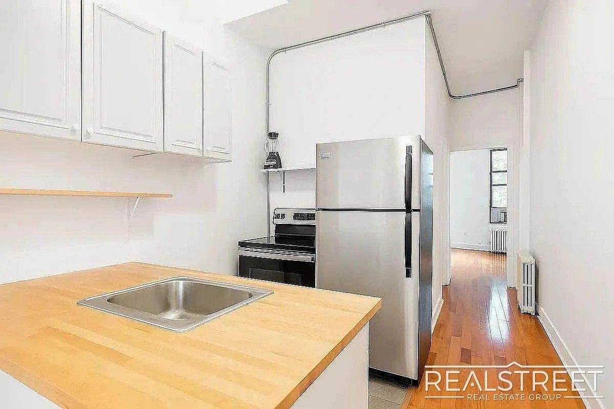369 Menahan St #2R - Photo 2 of 7