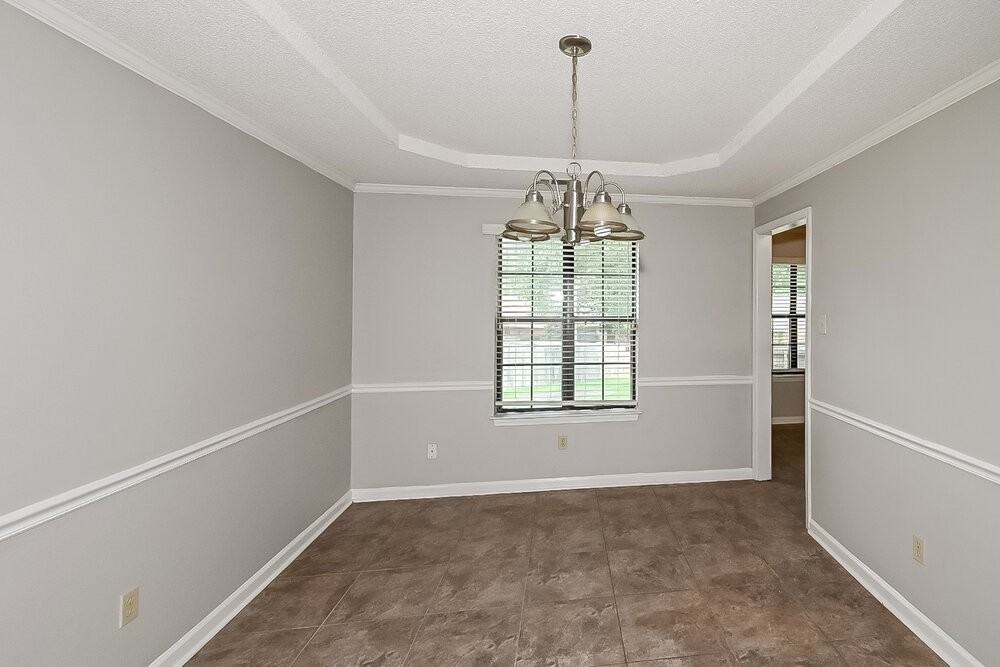 6594 Pine Top Cir N - Photo 5 of 21