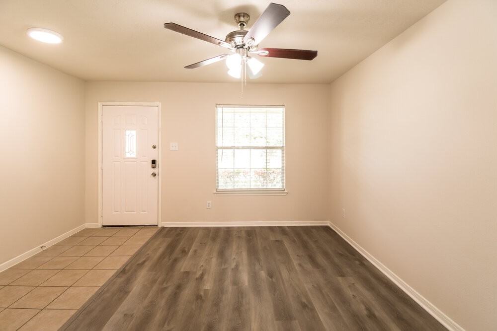 19307 Arrow Grand Ct - Photo 3 of 16