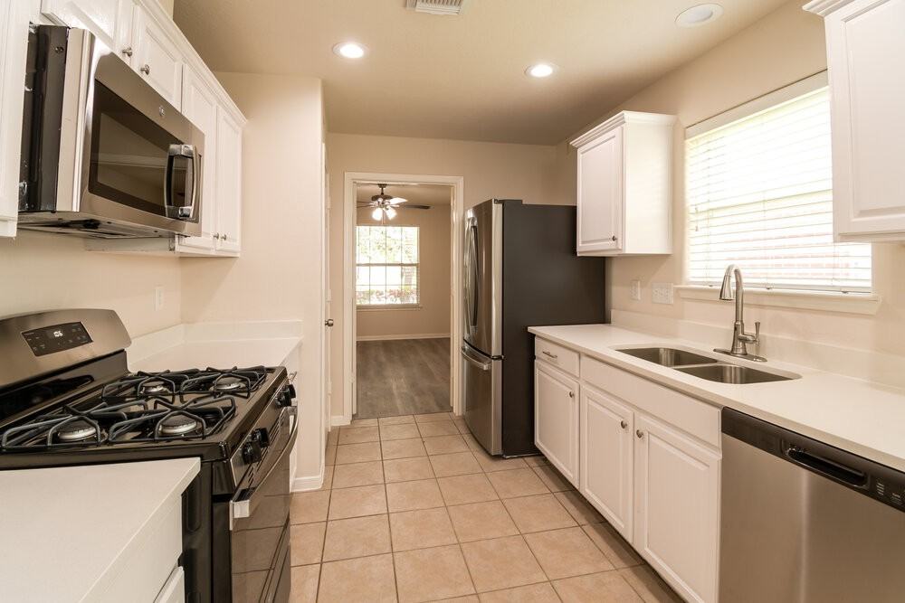 19307 Arrow Grand Ct - Photo 5 of 16