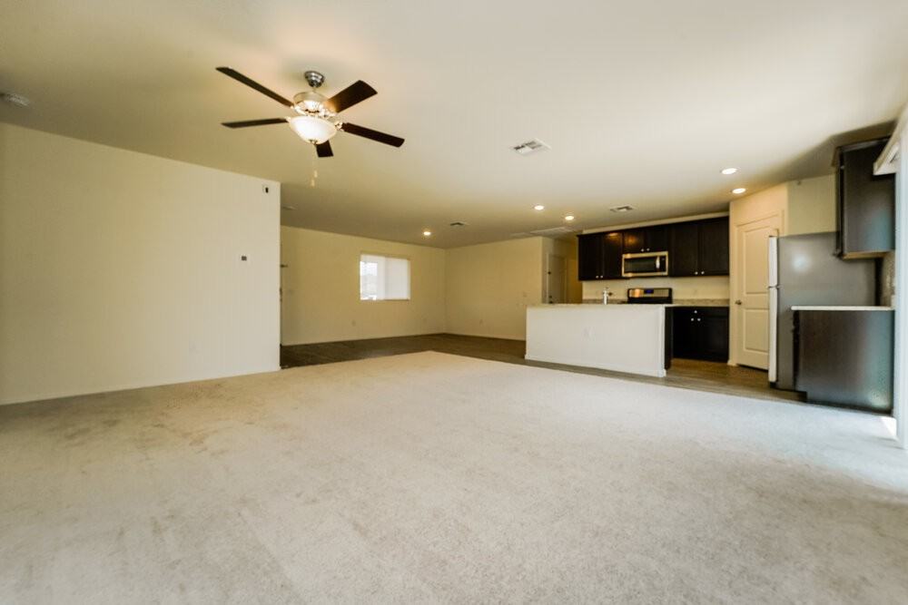 7535 W Jeffrey Rd - Photo 5 of 16