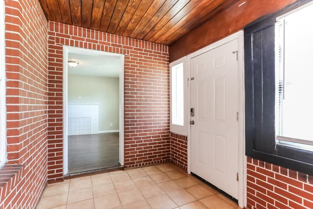 6552 Perry St - Photo 4 of 16