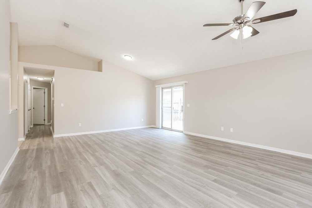 3014 Caroline Crest Dr E - Photo 3 of 16