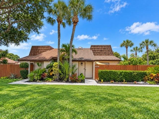 4200 Palm Bay Circle - Photo 2 of 8