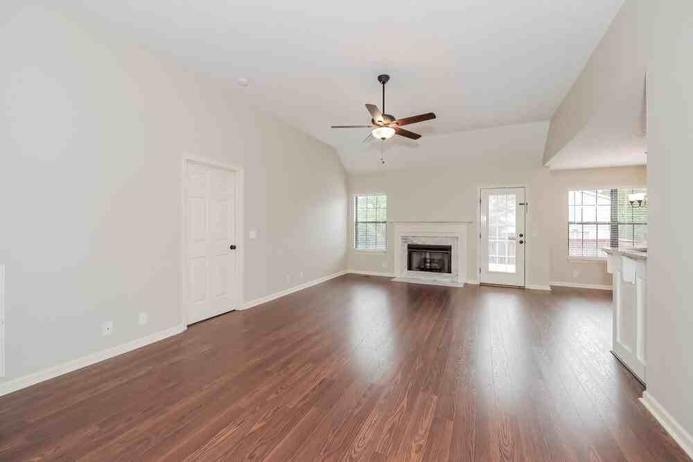 412 Bridgeton Cove Ct - Photo 5 of 17