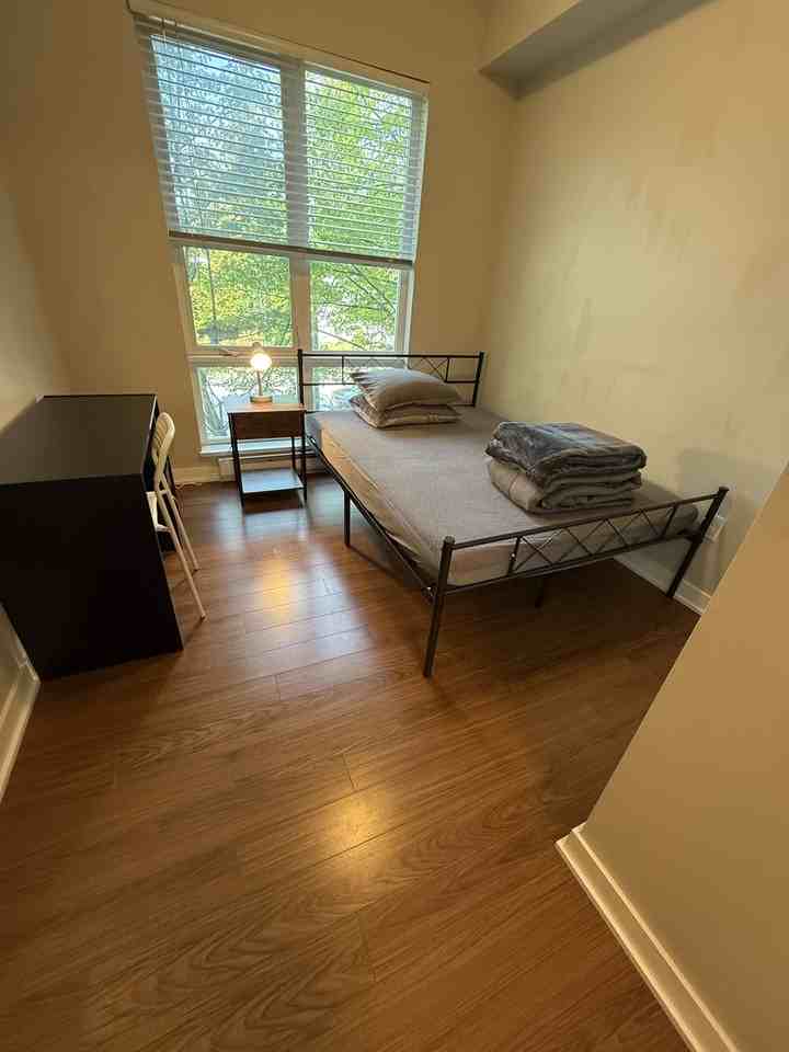 13321 102 A Avenue - Photo 4 of 11