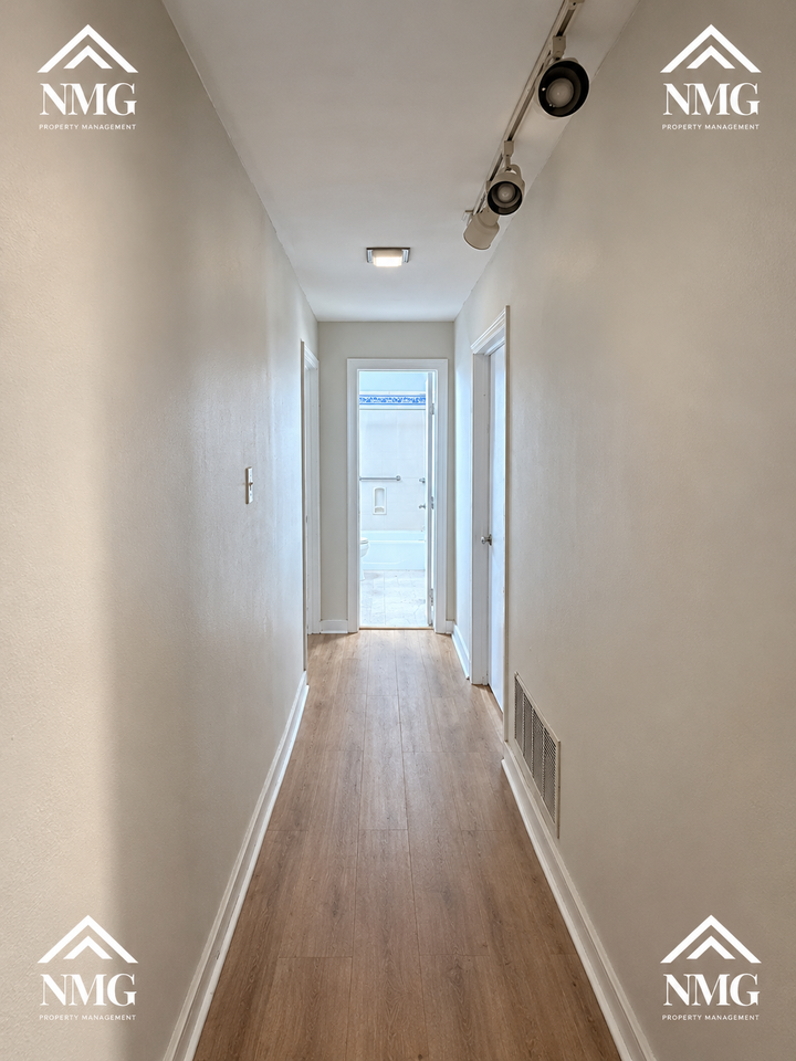 3987 Berkley Dr #1 - Photo 5 of 17