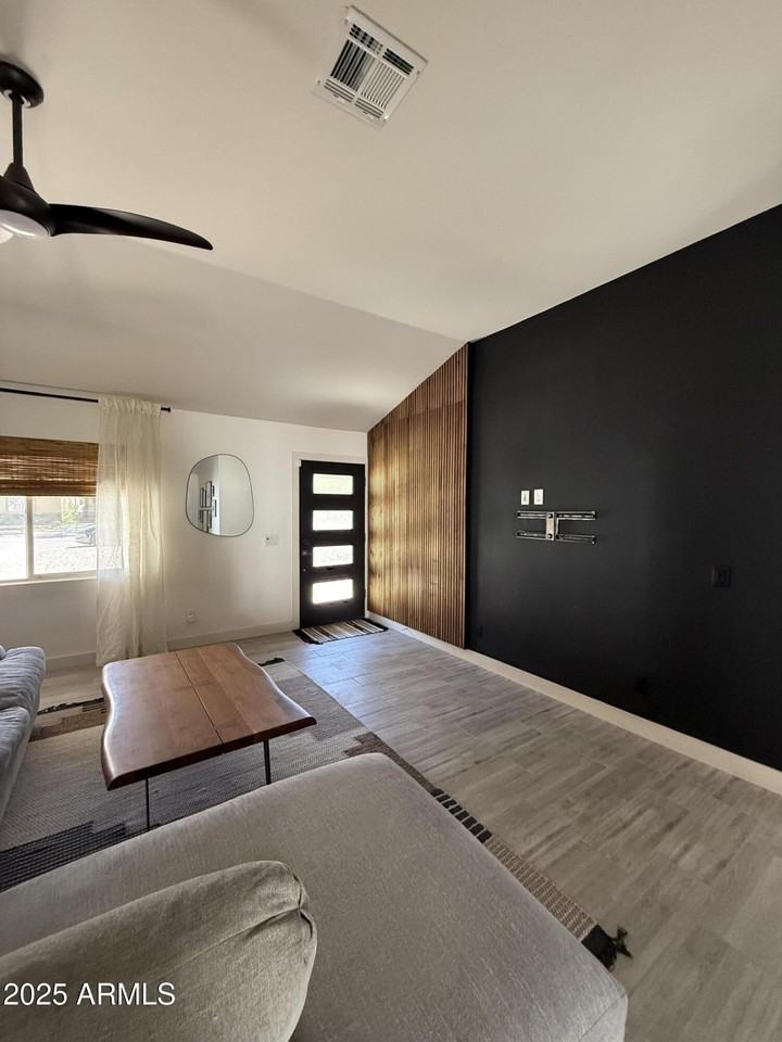 2914 N 47th St - Photo 4 of 50
