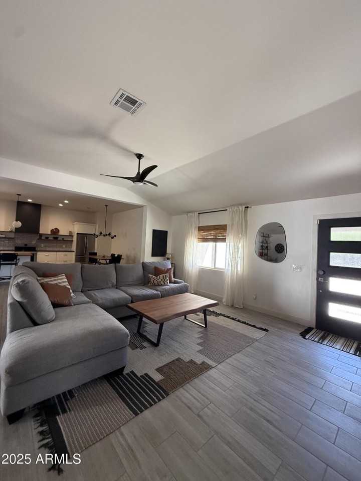 2914 N 47th St - Photo 6 of 50