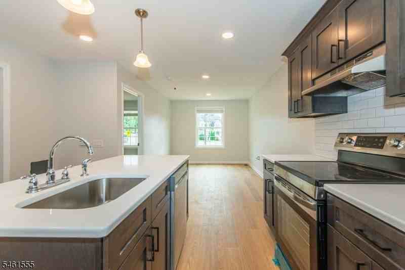 39 Ledgewood Ave #11 - Photo 6 of 47