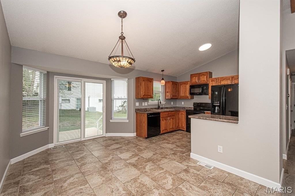 1031 Thames Dr - Photo 6 of 26