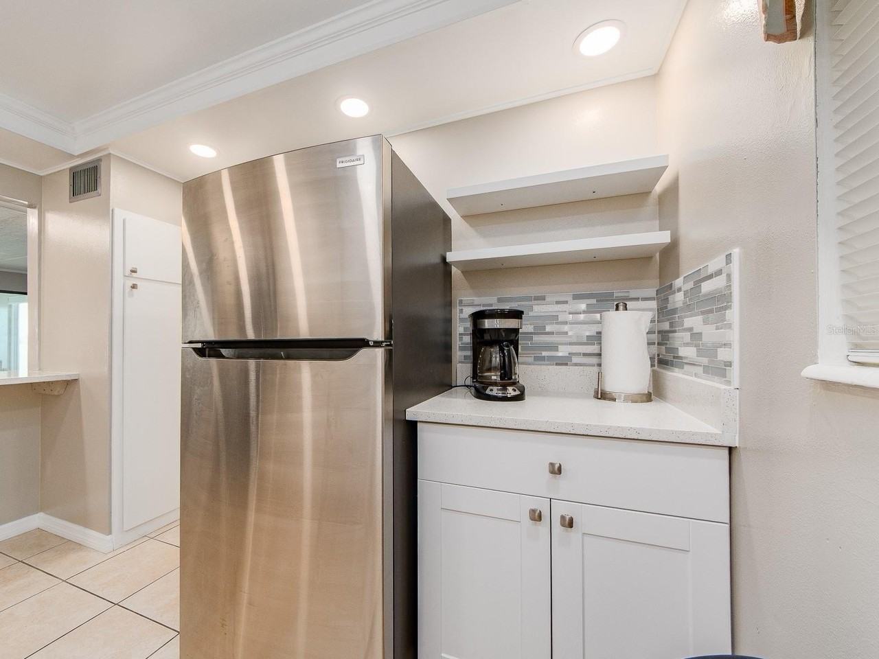 868 Bayway Blvd #208 - Photo 4 of 27
