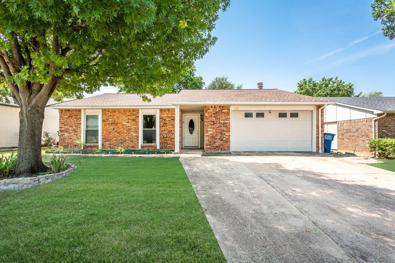 622 Valley View Dr - Photo 2 of 34