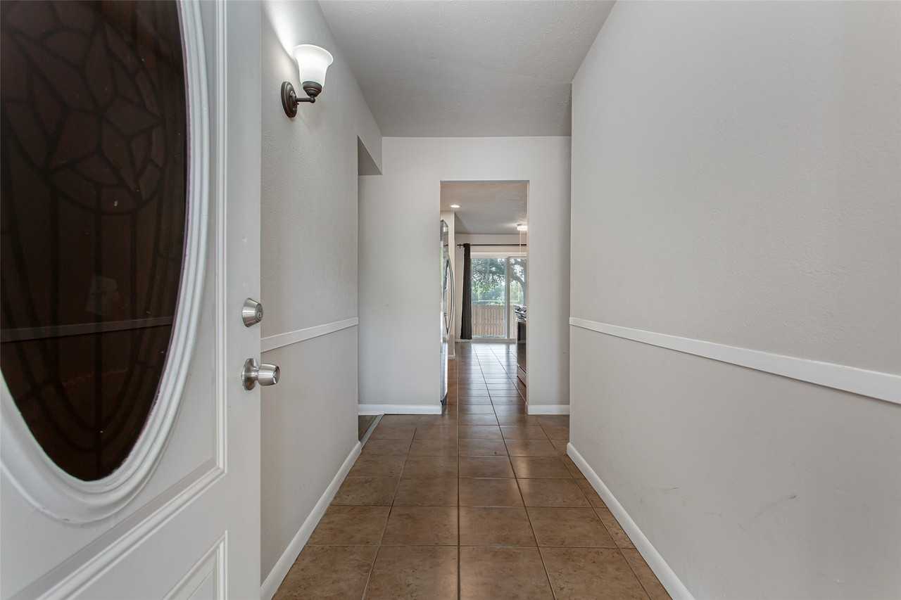 622 Valley View Dr - Photo 3 of 34