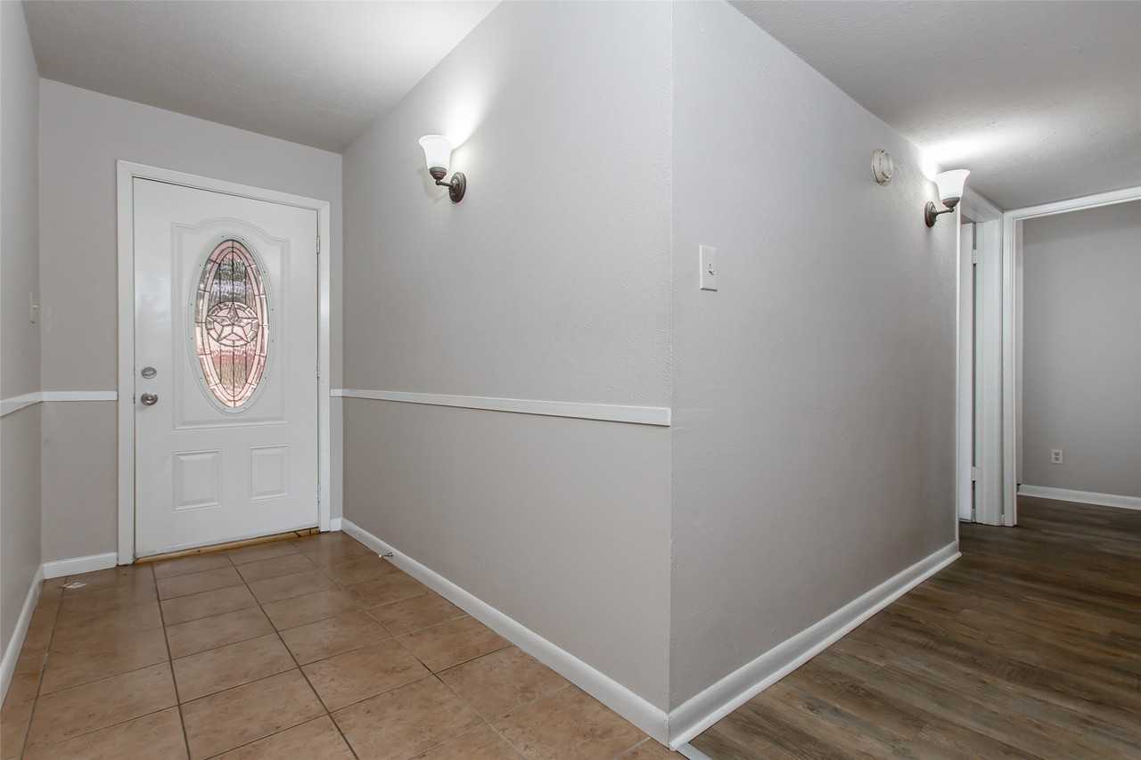 622 Valley View Dr - Photo 4 of 34