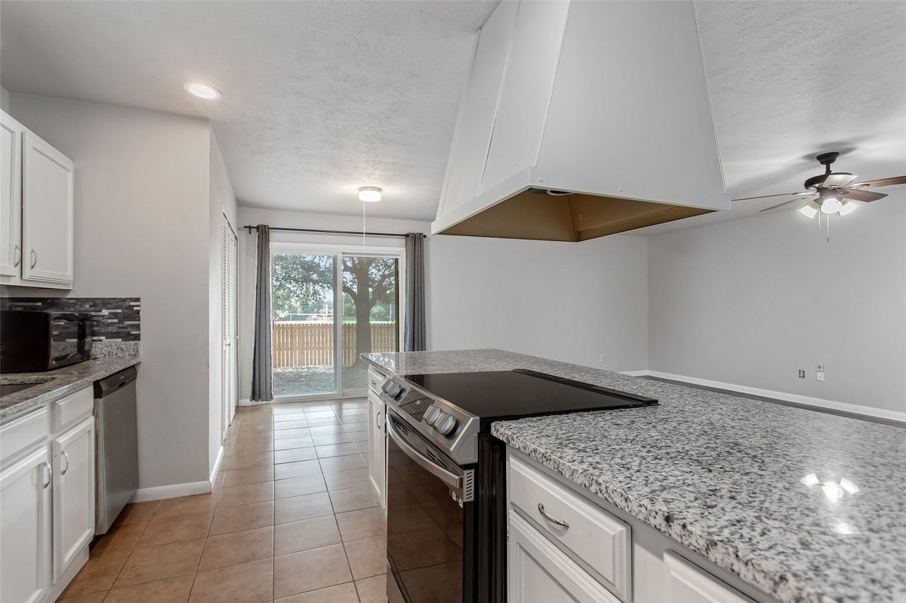 622 Valley View Dr - Photo 5 of 34